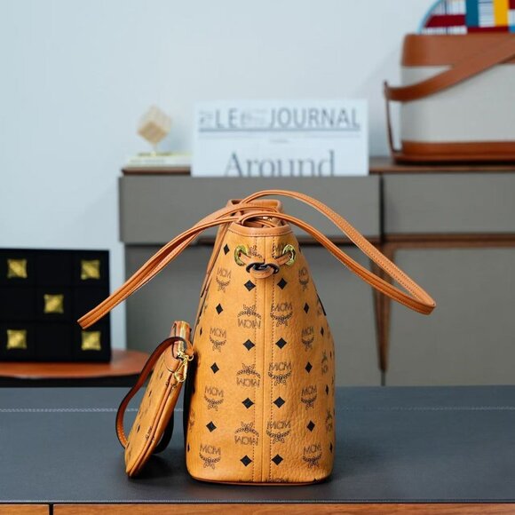 MCM Reversible Liz Shopper in Visetos - Picture 7 of 7